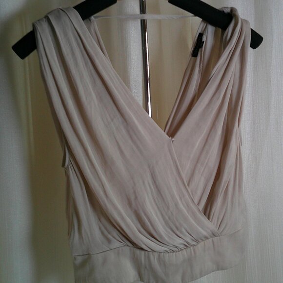 Dynamite Pleated Champagne Sleeveless Blouse in size S - Picture 2 of 3
